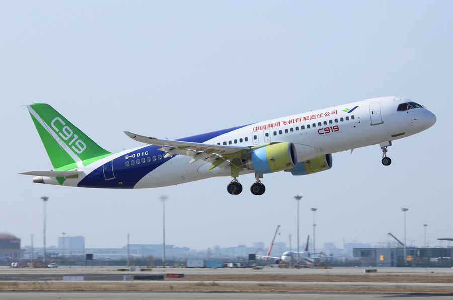 图22 C919大型客机（2017年5月5日首飞）