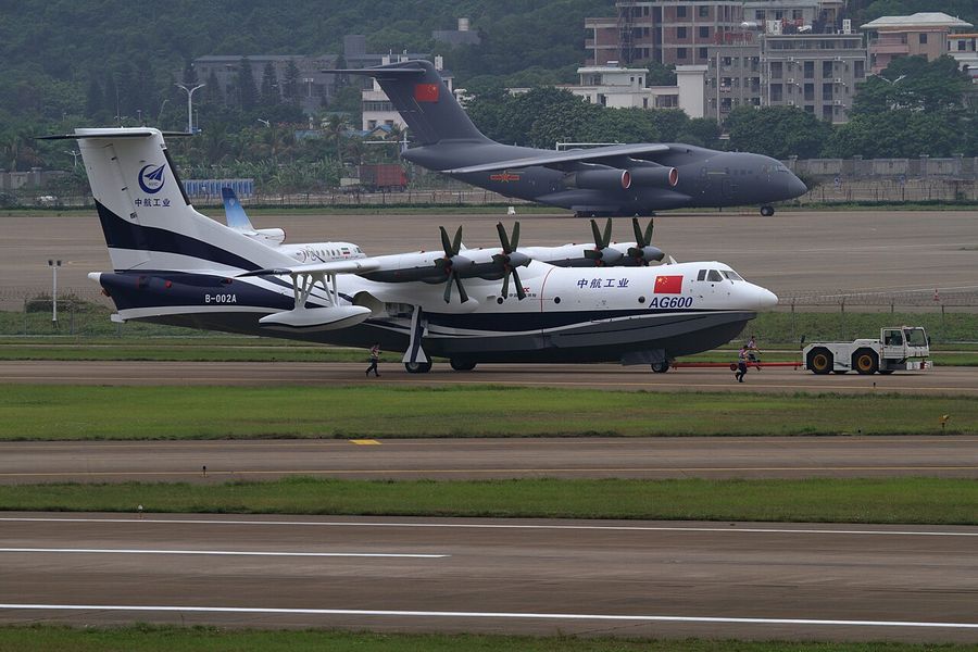 图23 AG600大型水陆两栖飞机（2017年陆上首飞、2018年水上首飞）