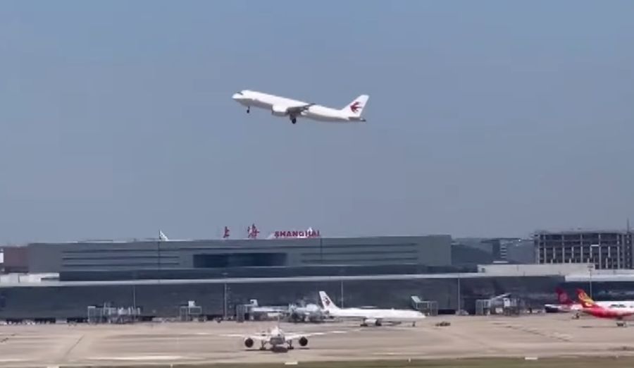 图25 C919商业首航（2023年5月28日，东航MU9191航班）