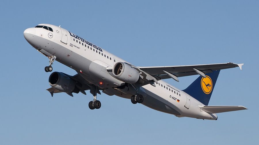 图21 空中客车A320（1988年投入航线，首款数字电传操纵民航客机）
